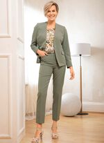 Broekpak met mooie sieradenclips 