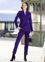 Broekpak in trendy aubergine 