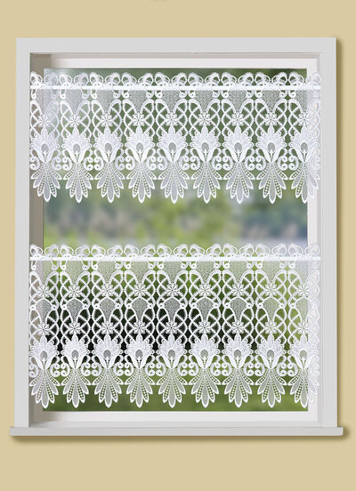 Kort gordijn met uitgebreide macramé-afwerking 