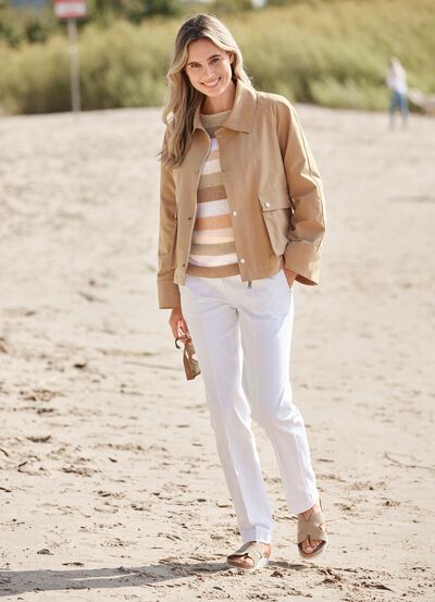 Kort jasje met plooizakken 