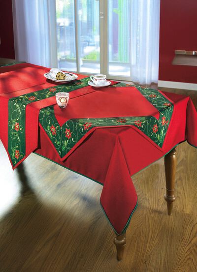 Traditionele tafel- en kamerdecoratie met Ilex-takmotieven 