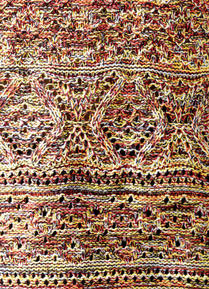 Trui gemaakt van gemêleerd garen ROOD-GEEL-MULTICOLOR