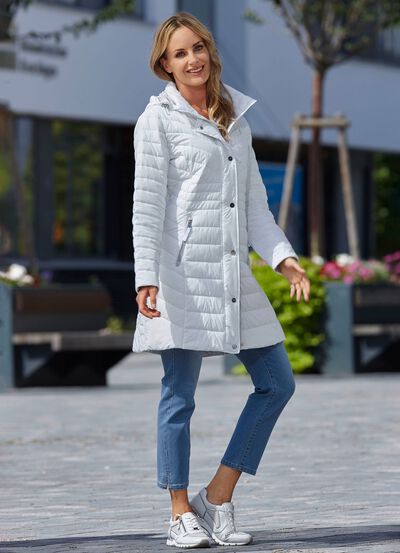 Functionele korte jas met afneembare capuchon 