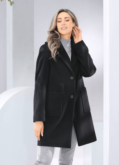 Korte mantel met knoopsluiting 