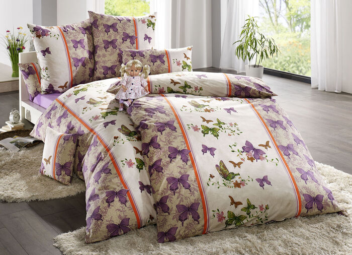 Beddengoedset aan beide zijden bedrukt met vlindermotieven LILA
