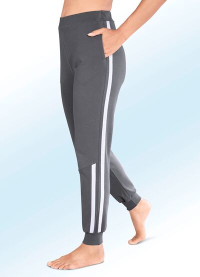 Broek met twee steekzakken in de zijnaad 