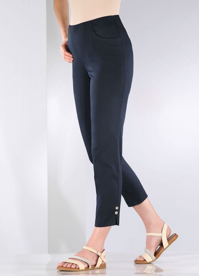 Broek met decoratieve sierknopen 