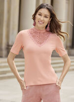 Shirt met elegante kanten inzet 