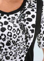 Bijzonder shirt in een mix van patronen 