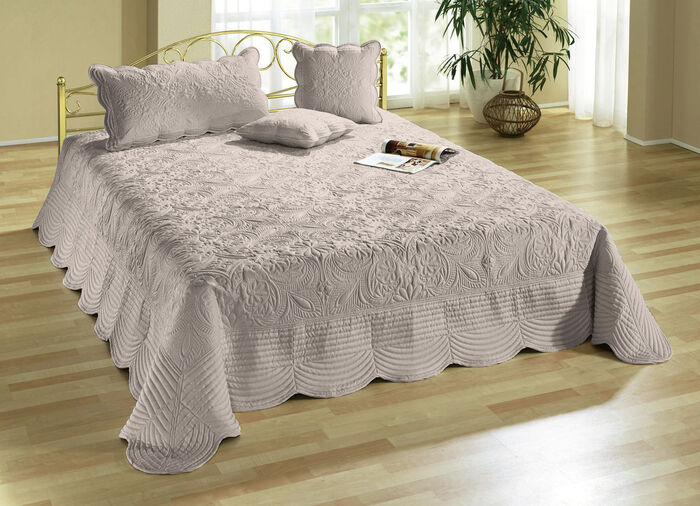 Satijnen kussenslopen en spreien met borduursel BEIGE