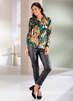 Poloshirt met decoratieve knopen op de V-hals 