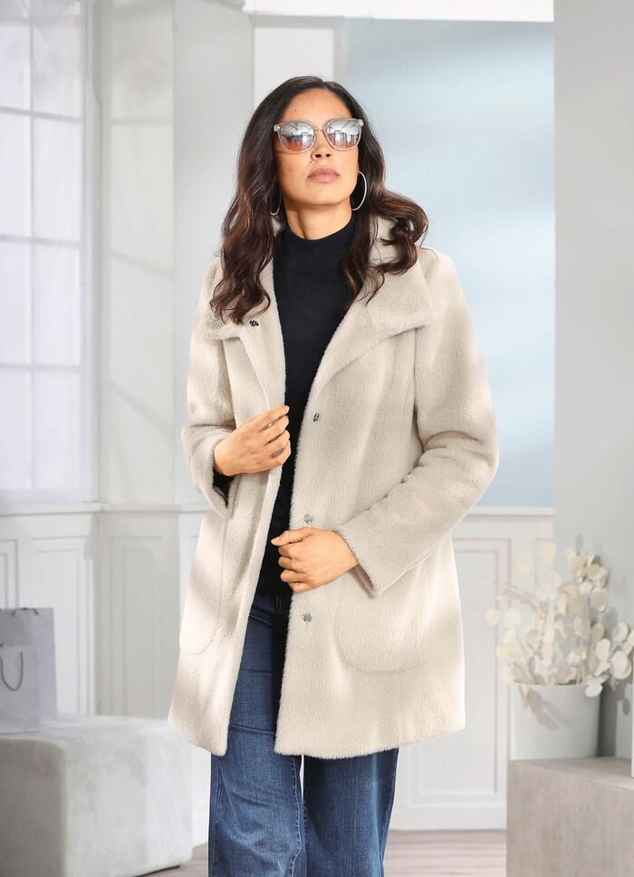 Jas met opvallende kraagoplossing 