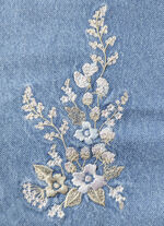 Jeans met bloemenborduursel 