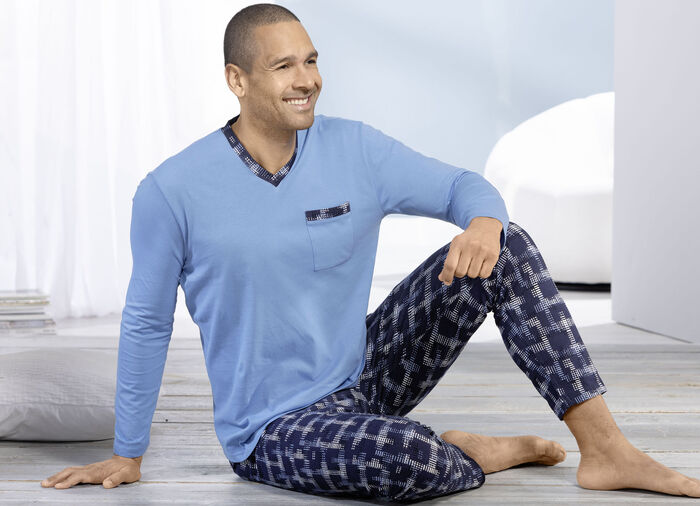 V-hals pyjama met open manchetten 