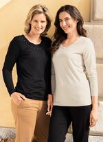 Shirt met charmante afwerking in 2 kleuren 