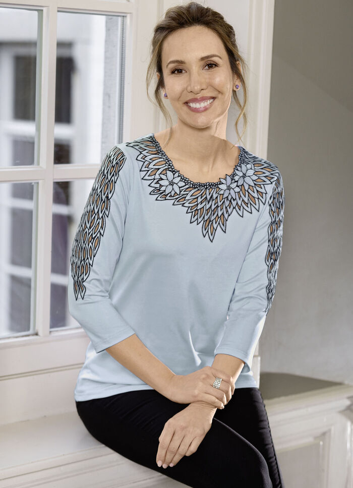 Shirt met rijkelijk versierde tule in 3 kleuren BLEU