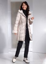 Korte jas in een eigentijdse materiaalmix 