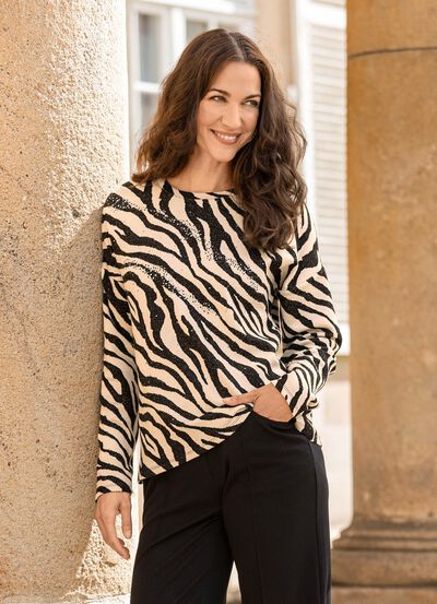 Shirt met plaatversiering aan de voorkant 