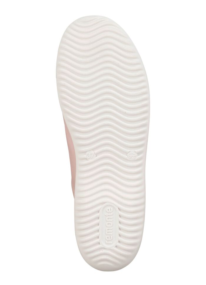 Remonte veterschoen met metalen inzetstuk in reli&euml;f 