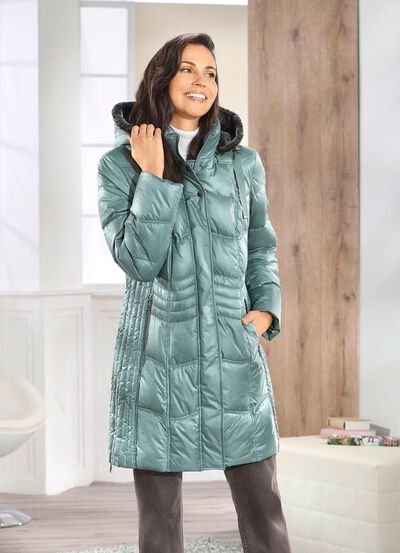 Korte jas met langsquilt aan de zijkant 