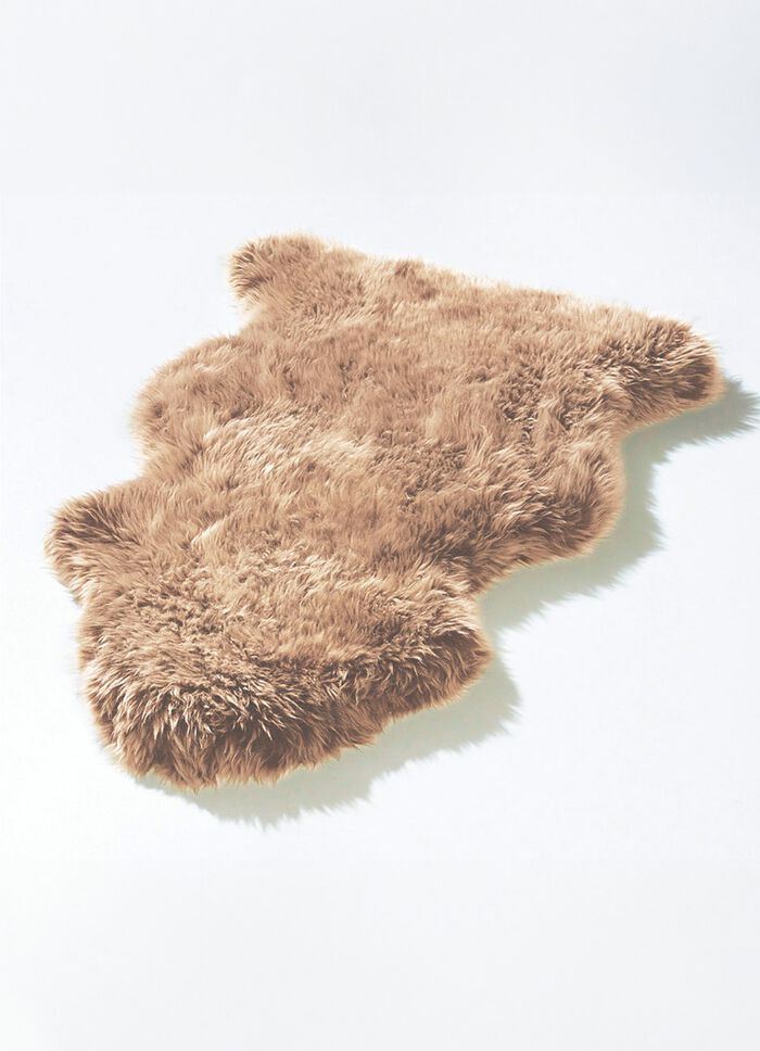 Mat van echte lamsvacht in dierenvorm 