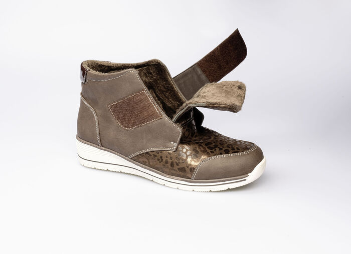 Comfortabele enkellaarsjes in trendy luipaardlook 