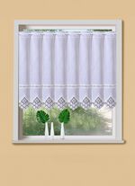 Korte jaloezie&euml;n met elegante macram&eacute;kant en staafdoorvoer 