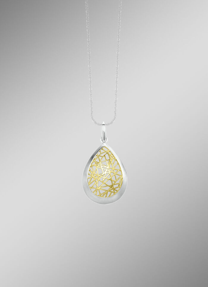 Druppelvormige hanger met verfijnd tweekleurig design 