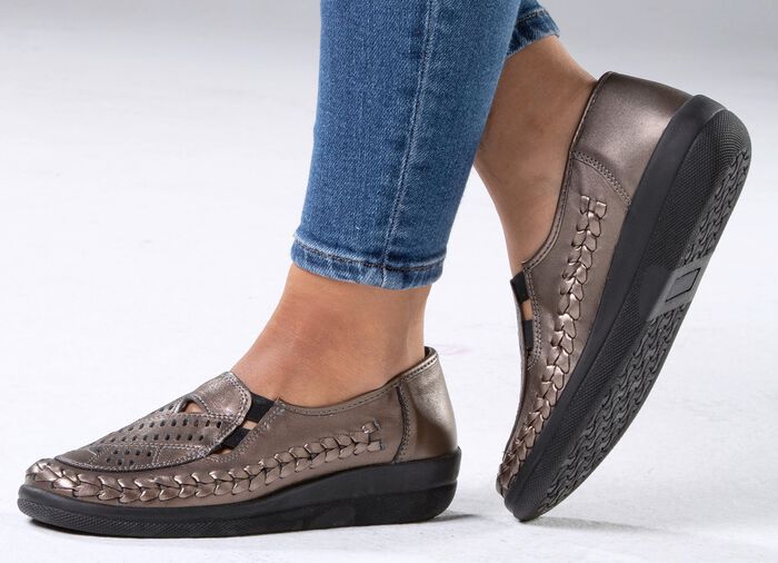 ELENA EDEN pantoffels met luchtige ajour en een gevlochten opening 