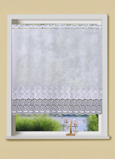 Klein raamgordijn met gebogen macramé-afwerking 