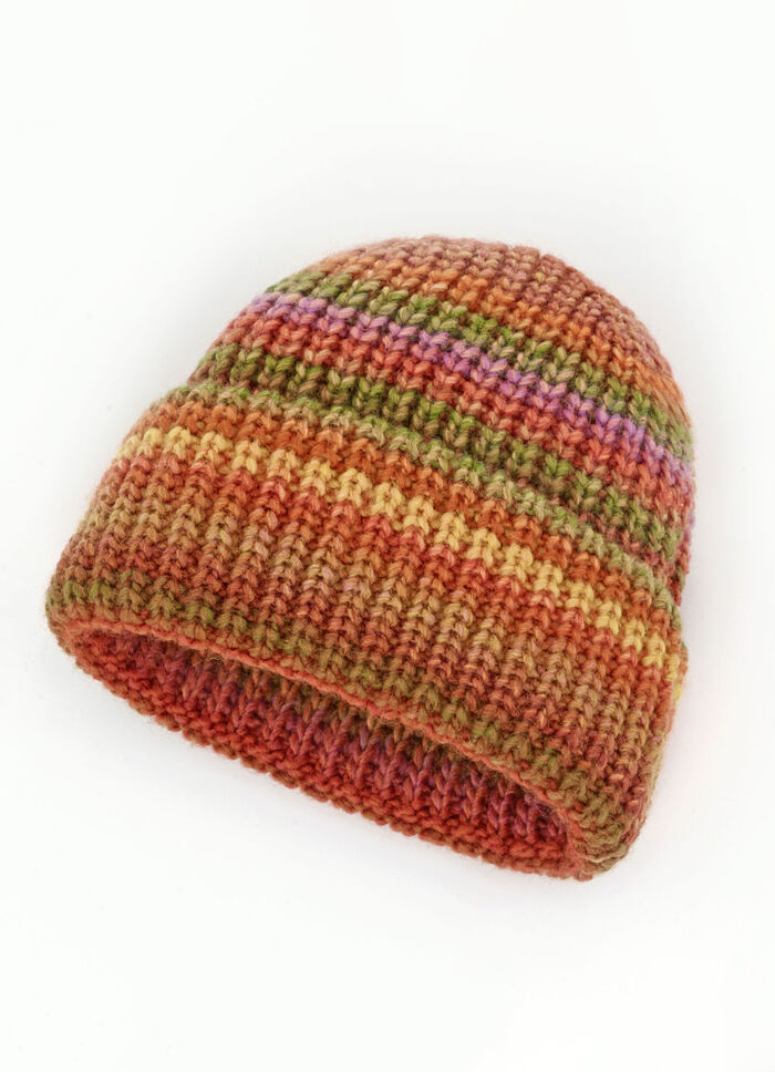 Grofgebreide muts met een interessant ontwerp MULTICOLOR