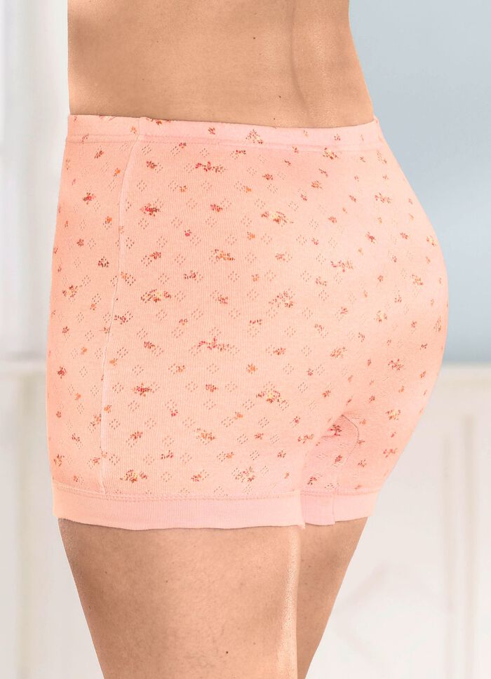 Verpakking van vier slipjes met een fijn opengewerkt design 