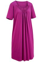 Nachthemd, tot op de kuit, met mooi geborduurd kant 