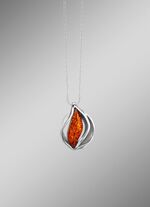 Tijdloos mooie hanger met echte barnsteen 