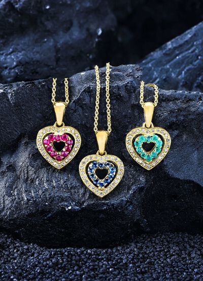 Hanger met synthetische zirkonia en rode sierstenen 