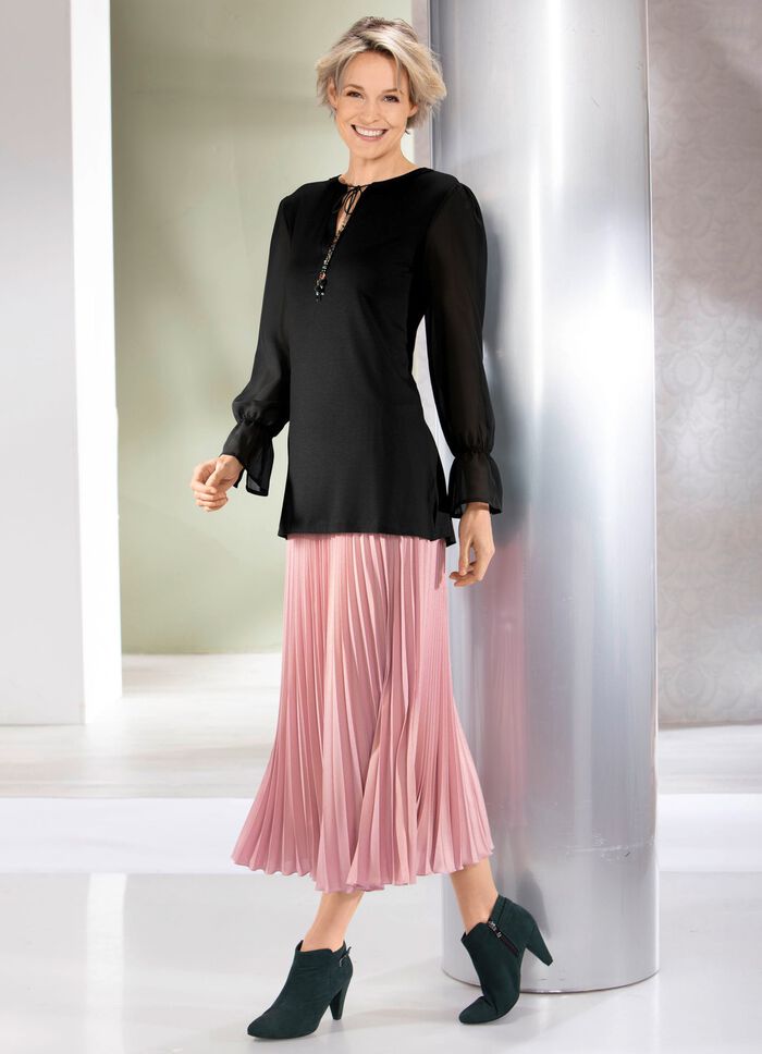 Shirt met bijzondere halslijnverwerking in 2 kleuren ZWART