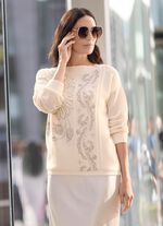 Trui met bloemenversiering met strass 