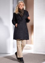 Korte jas met praktische tas 