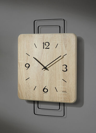 Wandklok met houten behuizing van AMS 