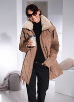 Jas met imitatiebontrand op de kraag 