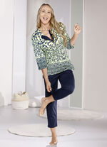 Laurina pyjama met knoopjes en randprint 