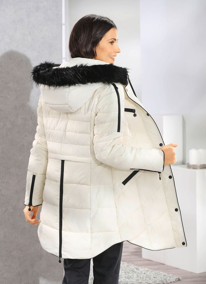 Korte jas met voering van imitatiebont in de capuchon 