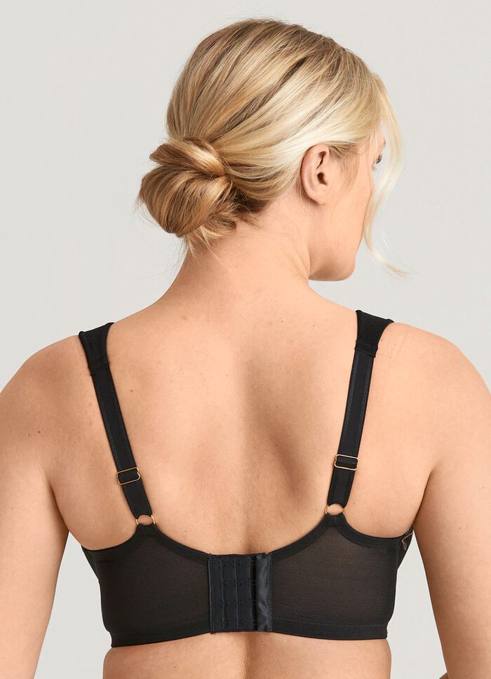 Miss Mary beugelbeha met opvallend tule borduurwerk 