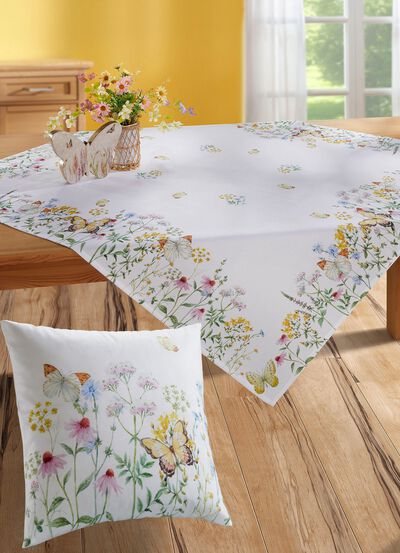 Prachtig tafelkleed met lentemotieven 