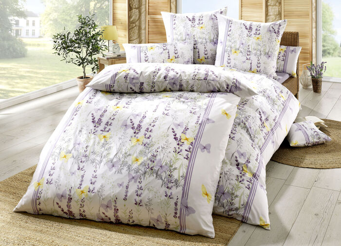 Beddengoedset met kleurrijke lavendelweide 