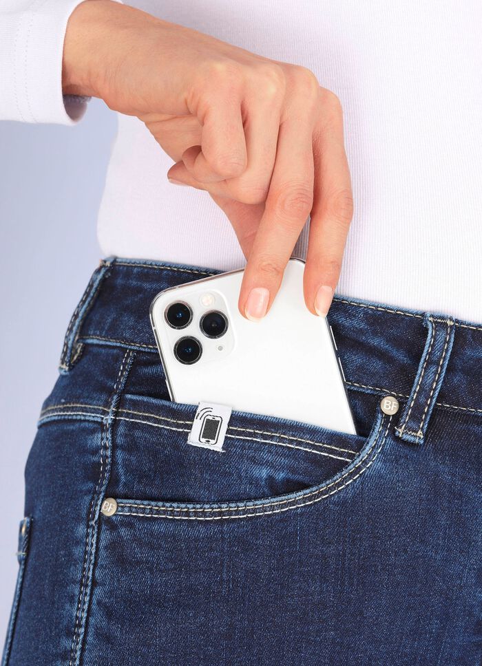 Jeans met praktisch telefoonzakje 