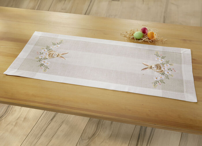 Geborduurde tafel- en kamerdecoratie met paashaasmotief SEKT-BUNT