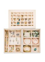 Sieradendoosje van kunstleer met fluwelen binnenvoering 