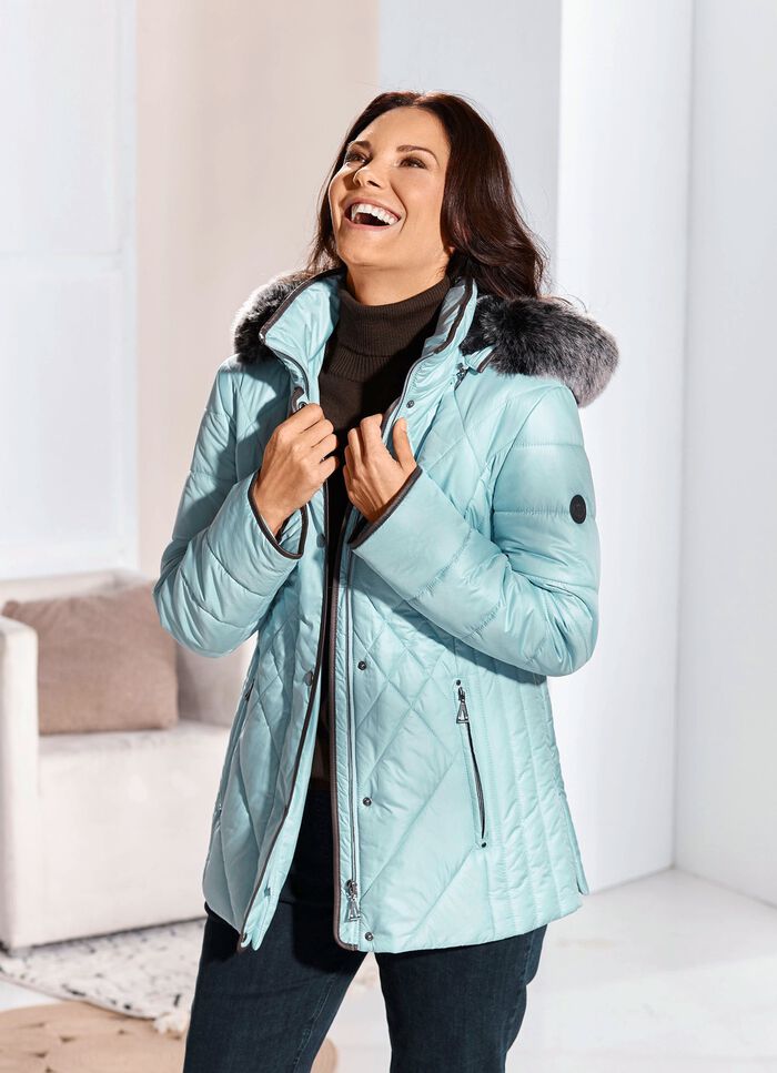 Jas met figuurvriendelijke langsstiksels aan de zijkanten 