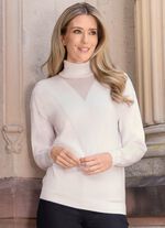 Trui met transparante inzet bij de halslijn 